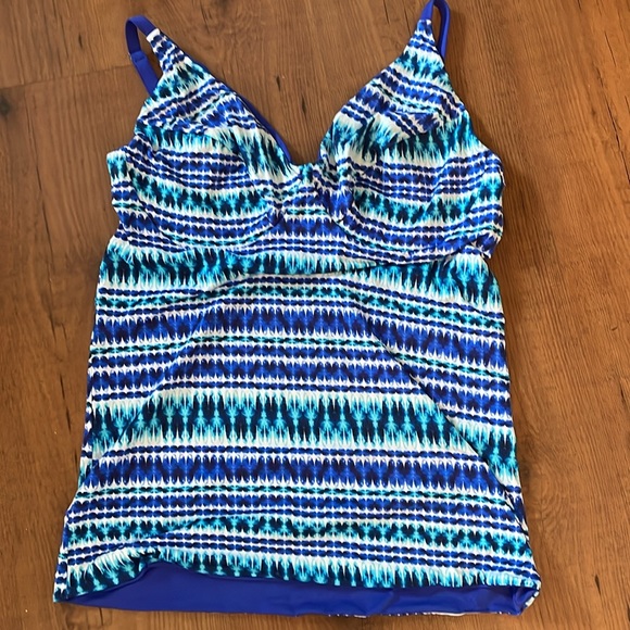 Woman’s tankini swimwear. - Picture 2 of 7